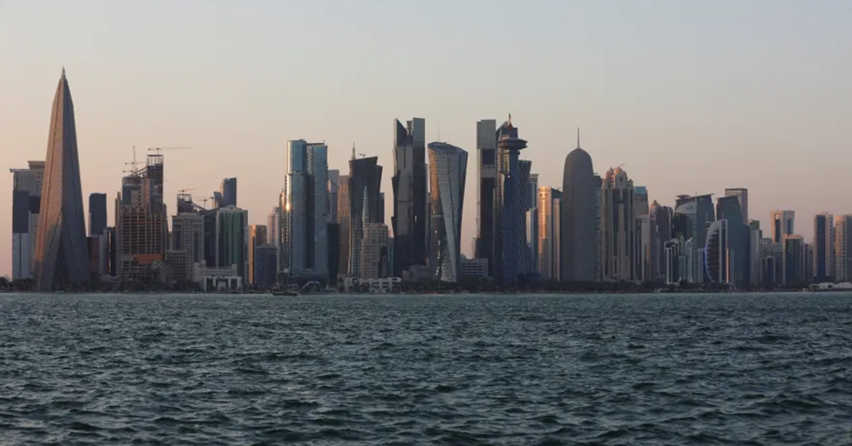 مبعوثون إيرانيون ووسطاء قطريون يبحثون إنهاء الحرب وسط مخاوف من هجمات أمريكية